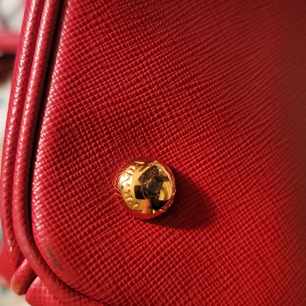 Prada - Picture 4 of 17